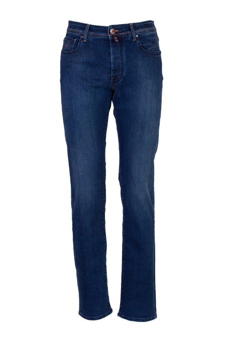 Shop JACOB COHEN  Jeans: Jacob Cohen jeans denim blu scuro modello Bard.
Bottoni logati con finitura smaltata.
Vita regolare.
Modello a cinque tasche con logo ricamato sul taschino.
Salpa logata in cavallino.
Patta interna ricamata con nome del pantalone e citazione del fondatore
Chiusura con bottoni.
Slim fit.
Composizione: 81% Cotone 11% Lyocell 7% Elastan.
Made in Italy.. BARD UQE04 34 P3621-696D